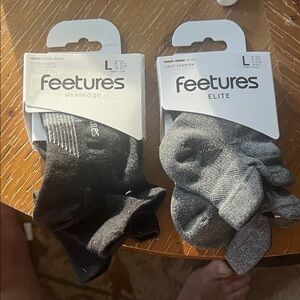 FEETURES Elite 2 pair Men's Black  Gray Socks unisex size large